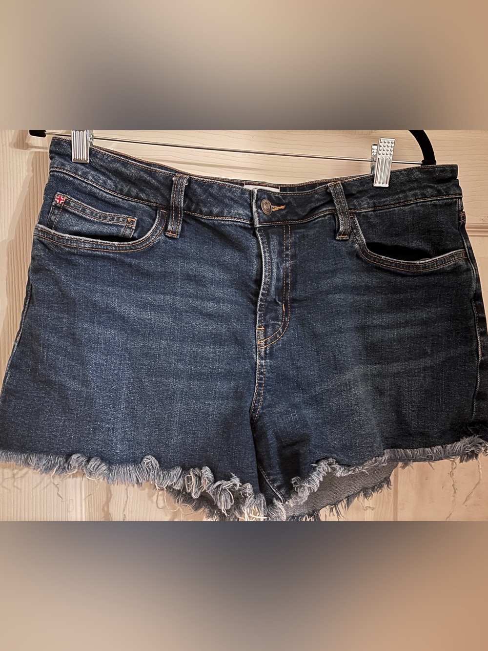 Women’s, size 31, HUDSON, Gracie mid rise Jean short in dark denim.
